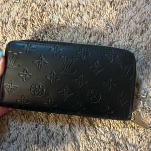Black lv clutch bag (not authentic)